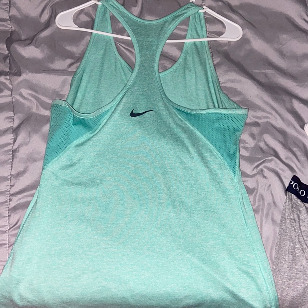 Active Nike top